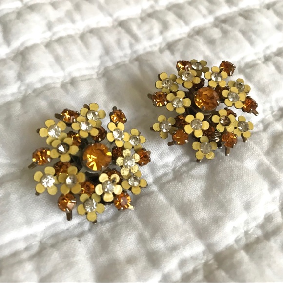 Vintage Jewelry - Vtg Ditsy Daisy Clip On Earrings Yellow and Amber